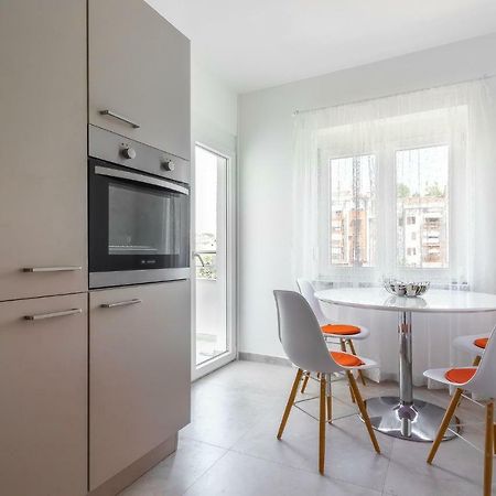 Saten Suite Apartment Near The Beach Πόρετς Εξωτερικό φωτογραφία